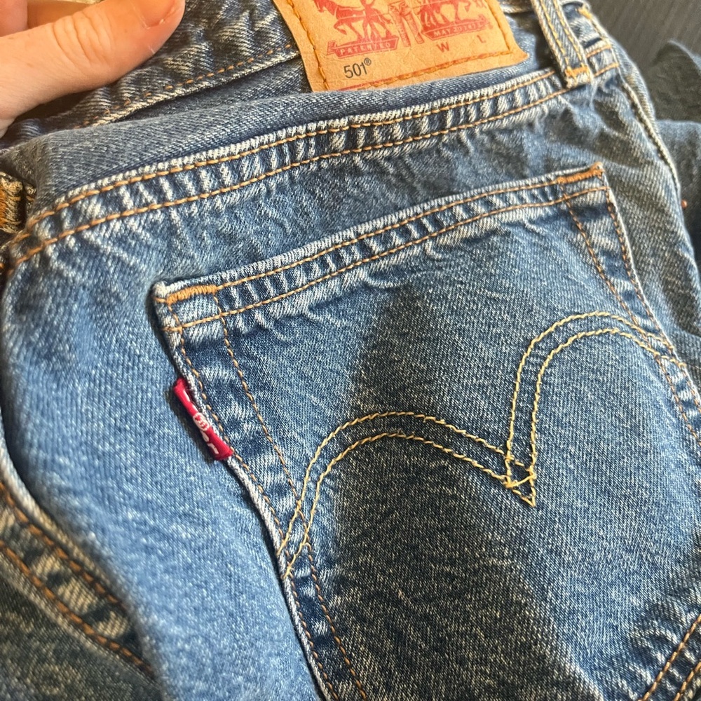 Levi's Classic Blue Jeans with Red Tag